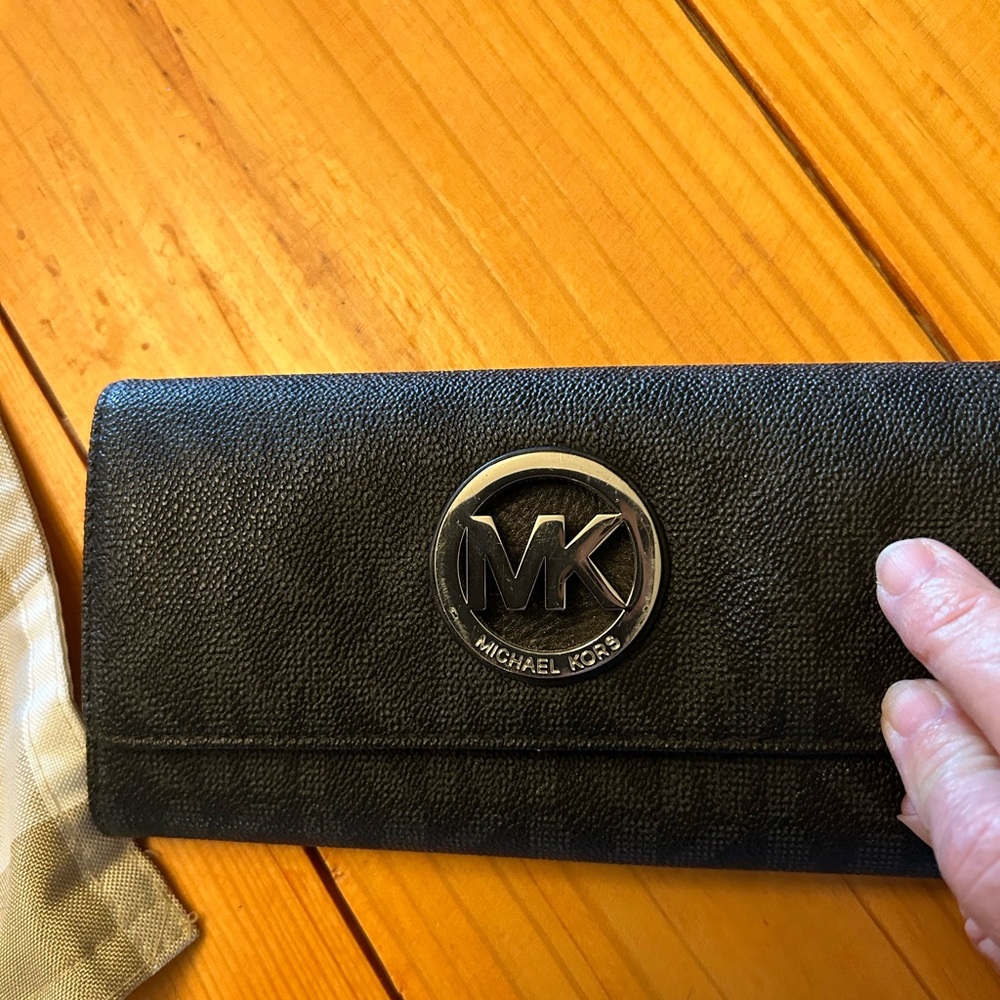 Michael Kors woman wallet
